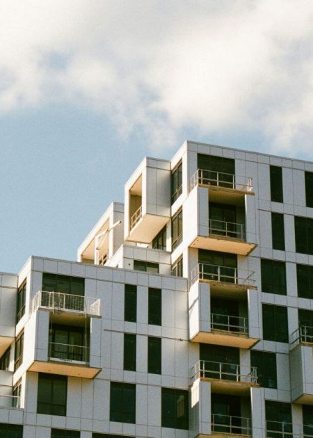 nowo wybudowany budynek