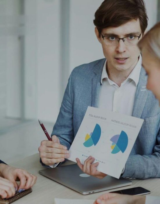 Rozmowa zarządu na temat finansów firmy